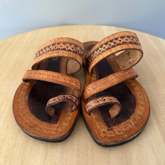 Unbranded Flat Leather Thong Sandals SZ 4‎ - Picture 1 of 9